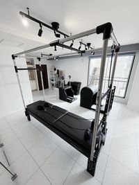 室内全体 - Pilates Studio Lui 目黒店 【基本プラン】キャフォーマー・チェア・バレル完備の室内の写真