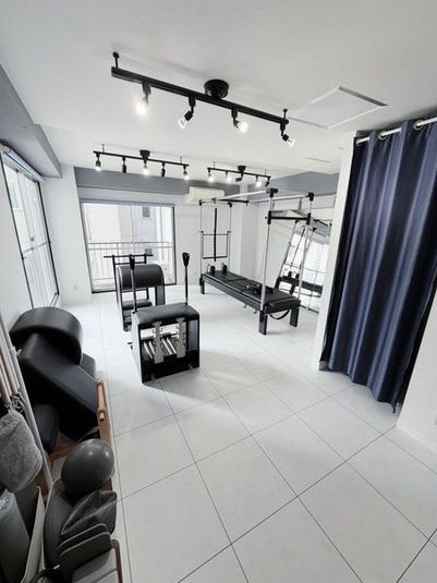 【レビュー投稿プラン】キャフォーマー・チェア・バレル完備 - Pilates Studio Lui 目黒店