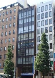 中央の建物が該当物件になります。 - One-Space Ginza One-Space Ginza　4F-Bの外観の写真