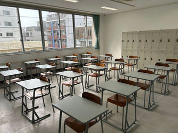 みんなの貸会議室　那覇東町店 東町301会議室[定員25+予備椅子]の室内の写真