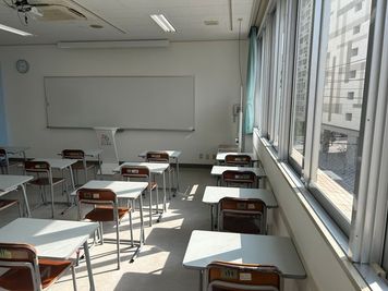 みんなの貸会議室　那覇東町店 東町301会議室[定員25+予備椅子]の室内の写真