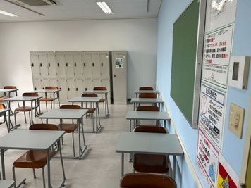 みんなの貸会議室　那覇東町店 東町301会議室[定員25+予備椅子]の室内の写真