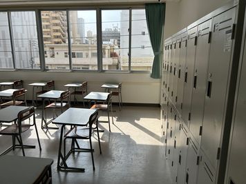 みんなの貸会議室　那覇東町店 東町301会議室[定員25+予備椅子]の室内の写真
