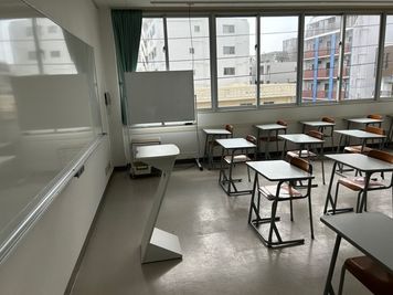 みんなの貸会議室　那覇東町店 東町301会議室[定員25+予備椅子]の室内の写真