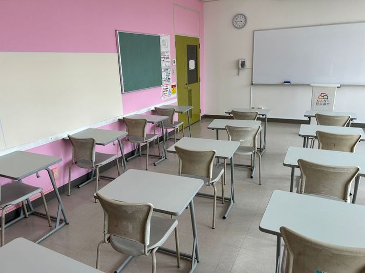 東町302会議室[定員25+予備椅子] - みんなの貸会議室　那覇東町店