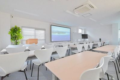 ＜Leaf京都駅前（大会議室）＞51名収容🪑24H🈺Wi-Fi📶120㌅スクリーン&プロジェクタ🎥セミナー/研修/説明会 - 【Leaf京都駅前（大会議室）】