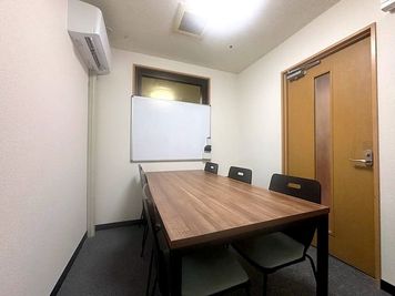 【Leaf京都南（小会議室）】 Leaf京都南（小会議室）の室内の写真