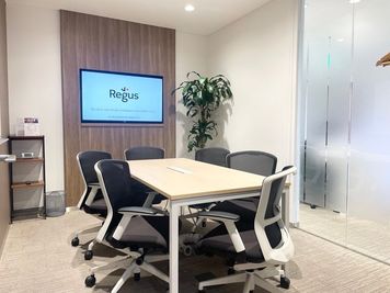 Regus 会議室|高速Wi-Fi完備の落ち着いたビジネス空間 - リージャス会議室 浜松駅南口