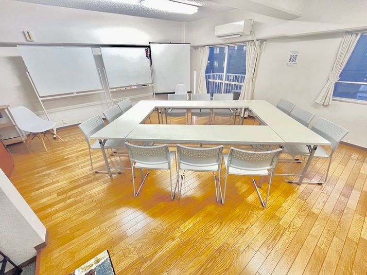 会議室も出来る多目的スペース - ＜カラフルスペース＞