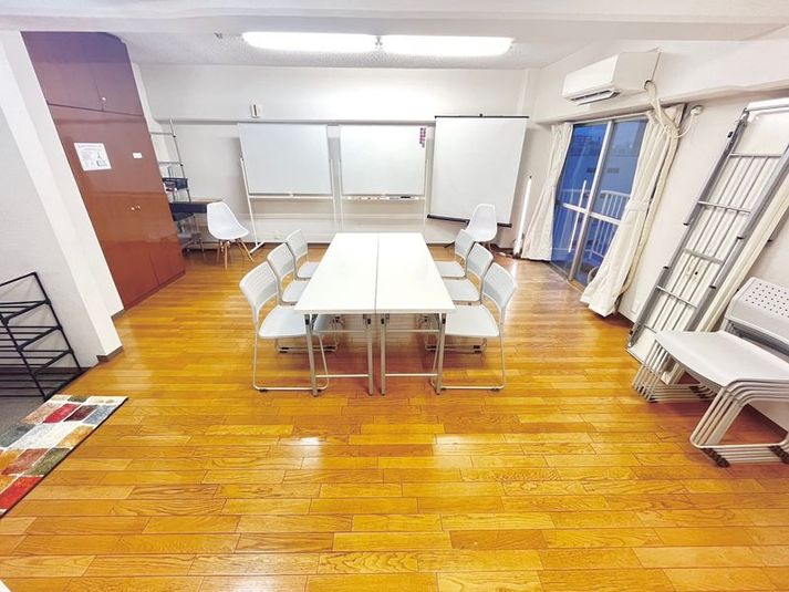 会議室も出来る多目的スペース - ＜カラフルスペース＞