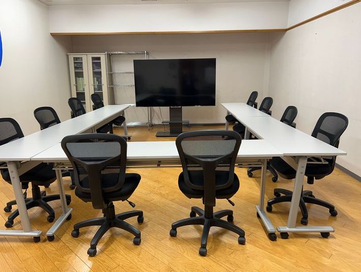 15名まで着席可能な大会議室（75型モニター設置） - シェアオフィス・コワーキングスペース　ステージライン仙台駅前