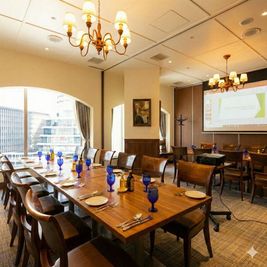 スクリーン、プロジェクター完備！機材込みのプランだから小荷物でご利用いただけます！
Free Wi-Fiも完備してます！ - アミュプラザ鹿児島 TANTO TANTO鹿児島　ビジネス＆カフェ利用プランの設備の写真