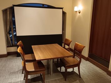 面接などにもご利用いただけます。 - アミュプラザ鹿児島 TANTO TANTO鹿児島　ビジネス＆カフェ利用プランの室内の写真
