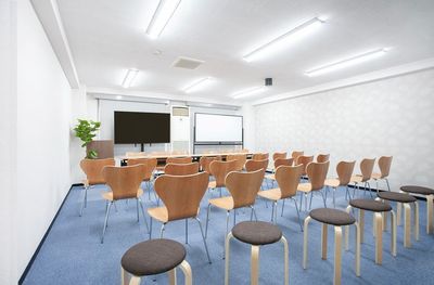 記者発表用レイアウト - Conference Room Relier 市ヶ谷店 Conference room Relier 市ヶ谷店13人以上の室内の写真