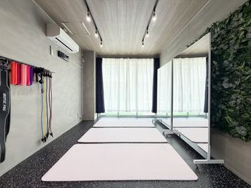 移動式鏡 - コアフィットジム武蔵小杉の室内の写真