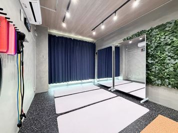 カーテン - コアフィットジム武蔵小杉の室内の写真