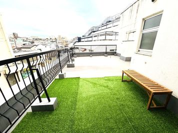 リフレッシュエリアとしてご活用いただけるルーフバルコニー※開放時間に制限がございます。 - いいオフィス渋谷東byWealthParkRET Room8（半個室）のその他の写真