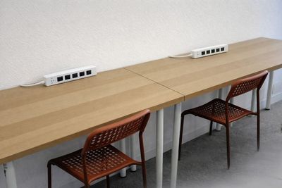 作業スペースとしてご利用下さい。電源タップのご用意がございます。 - いいオフィス渋谷東byWealthParkRET 作業スペース①の室内の写真