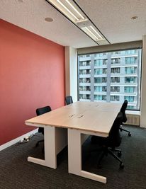 Regus 会議室｜高速Wi-Fi完備の落ち着いたビジネス空間 - リージャス会議室 大阪国際ビルディング