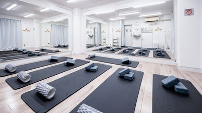 手ぶらでヨガが可能 - レンタルスタジオaile(エール)　神戸三宮店 【神戸主要駅徒歩圏内】格安でレッスンができるレンタルスタジオの室内の写真