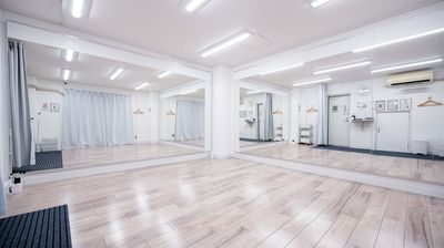 オープン割🎉ダンスに最適個室✨三ノ宮駅徒歩1分|清潔|大型2面鏡|モニター|更衣室|無料備品多数|個人レッスン|ヨガ|ダンス - レンタルスタジオaile(エール) 神戸三宮店