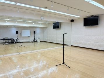 【駅近｜広々ダンス・ボイトレ可】期間限定価格中❗️大型鏡・音響完備｜個人練習・レッスン・簡単な演奏会にも◎初心者歓迎 - 目黒Cloverスタジオ