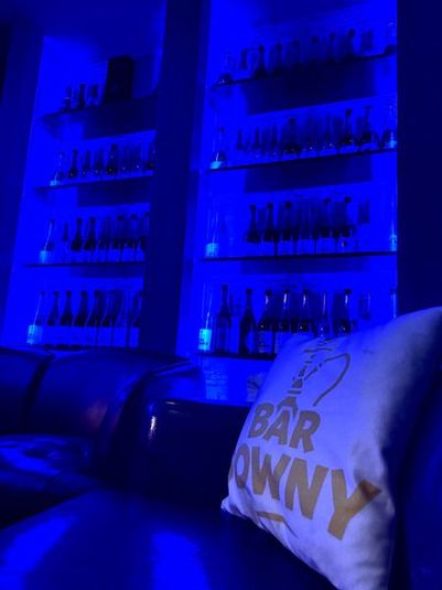 BAR DOWNY (看板はGlanzと記載されています) BAR DOWNYの室内の写真