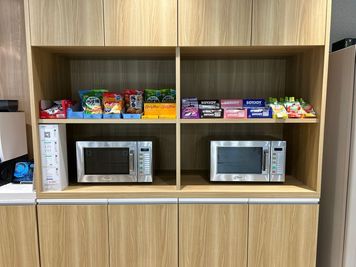 簡易コンビニ、自販機が利用可能 - 越乃バレーbyBBR イベント・セミナースペース【最大収容60名】の室内の写真