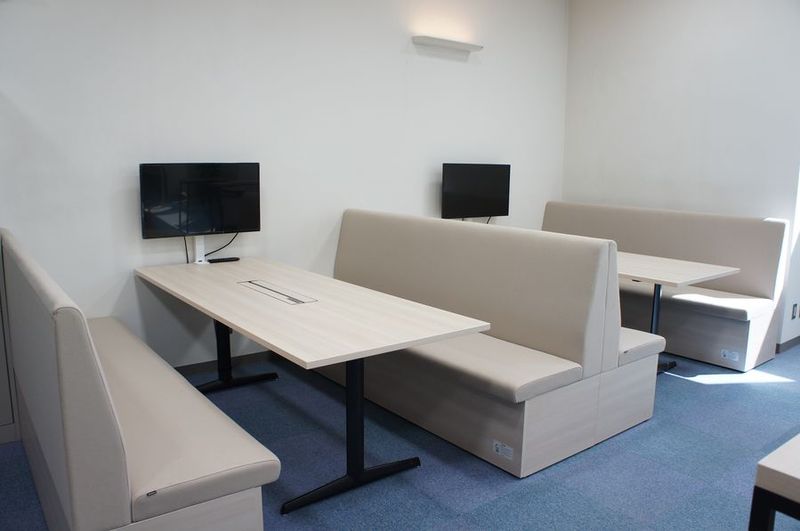 【6人掛けソファ席_2】‐コワーキングスペースSanoL・A・B - コワーキングスペースSanoL・A・B