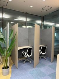 半個室席 - コワーキングスペースSanoL･A･B 【6人掛けソファ席_2】‐コワーキングスペースSanoL･A･Bの室内の写真