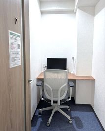 １人用完全個室　24時間365日利用可能！Wi-Fi完備680Mpbsで動画もらくらく - IDEABOXシェアオフィス＆カフェ