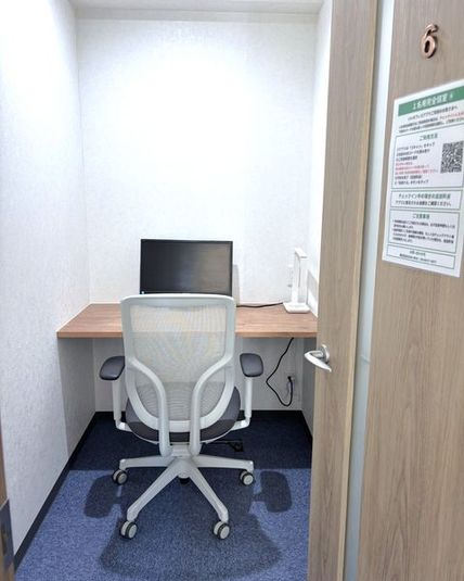 ２４時間３６５日利用可能　Wi-Fi完備680Mpbs　動画もらくらく - IDEABOXシェアオフィス＆カフェ レンタルスペース１人用完全個室⑥の室内の写真