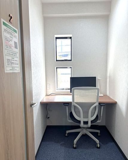 ３４時間３６５日対応　Wi-Fi完備６８０で動画もらくらく - IDEABOXシェアオフィス＆カフェ レンタルスペース１人用完全個室②の室内の写真