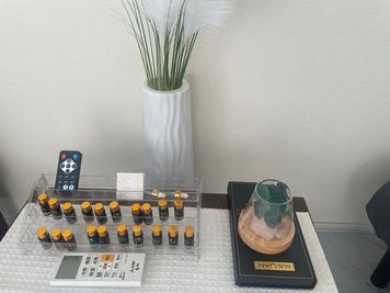 24種のアロマを岩塩ポットでお楽しみ頂けます - 巡りの間ハピネス   ー月と浄化の間ー シェアサロン・プライベート空間・ POPUPイベント等にの設備の写真