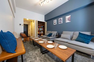 ボドゲを囲むのに最適な、広々ソファー🛋️
ふかふかソファーで、心ゆくまでリラックス👌至福の鑑賞タイム🎞️ - アソビス横浜 関内駅徒歩1分🚶完全個室シアタールーム🎲ボドゲ20種類以上 の室内の写真