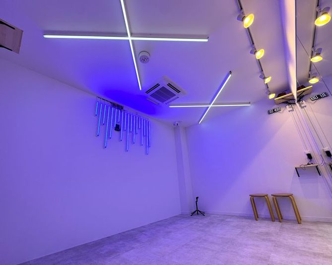 BUZZ福岡西新 2st｜ダンス・撮影におすすめ！ - 【BUZZ福岡西新】ダンスレンタルスタジオ 24時間OK