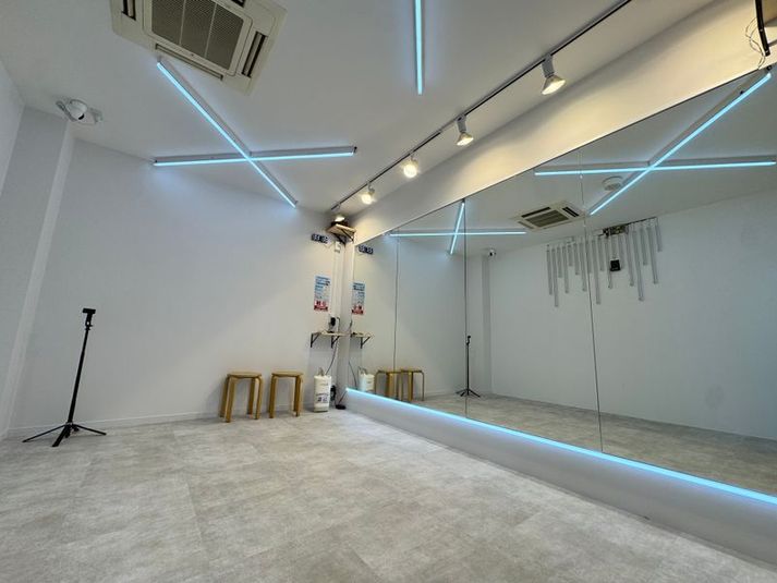 BUZZ福岡西新 2st｜ダンス・撮影におすすめ！ - 【BUZZ福岡西新】ダンスレンタルスタジオ 24時間OK