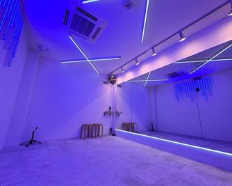 【BUZZ福岡西新】ダンスレンタルスタジオ 24時間OK BUZZ福岡西新 2st｜ダンス・撮影におすすめ！の室内の写真