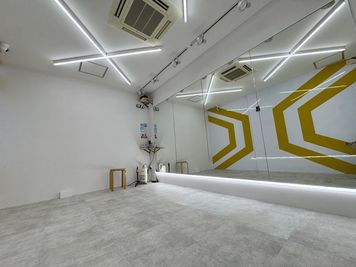 【BUZZ福岡西新】ダンスレンタルスタジオ 24時間OK BUZZ福岡西新 3st｜ダンス・配信におすすめ！の室内の写真
