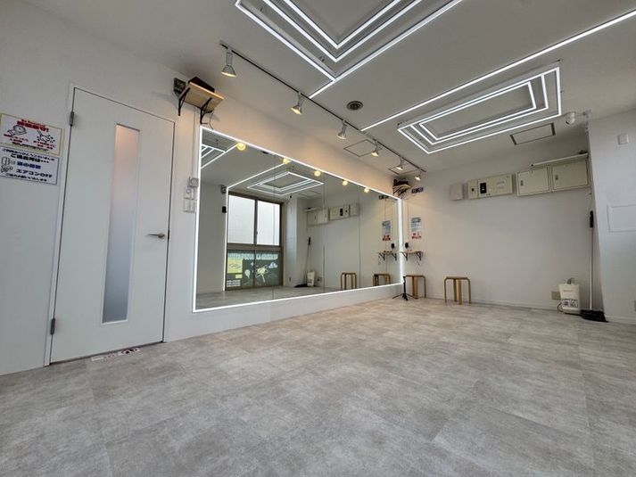 BUZZ福岡西新 1st｜ダンス・ヨガにおすすめ！ - 【BUZZ福岡西新】ダンスレンタルスタジオ 24時間OK