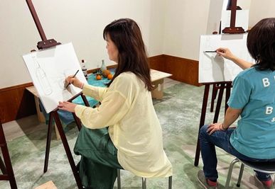 使用例）アトリエ、創作活動の場として - ビジネスクリエーターズ小田原 フリールームの室内の写真