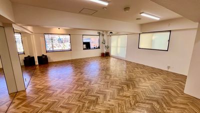 鏡付きの広々スペース（約30㎡） - しんせつスタジオ北久里浜店 しんせつなレンタルスペース／スタジオの室内の写真
