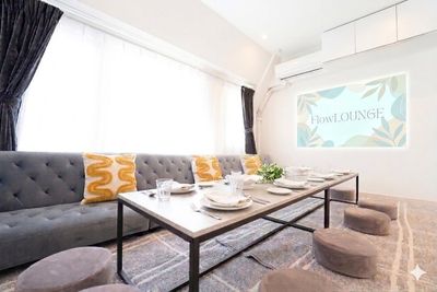 ソファ4台
広めのローテーブル120*60cm 2台
フロアクッション6個 - Flow LOUNGE FlowLounge五反田_パーティ・懇親会・8名迄の室内の写真