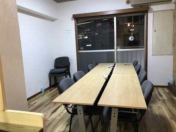 名駅セブンスタービル ワンコイン会議室名古屋東口会議室の室内の写真