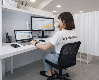 半個室型コワーキングスペースと大型ルーフバルコニー。 集中とリフレッシュを両立するワーク空間。 - いいオフィス渋谷東byWealthParkRET