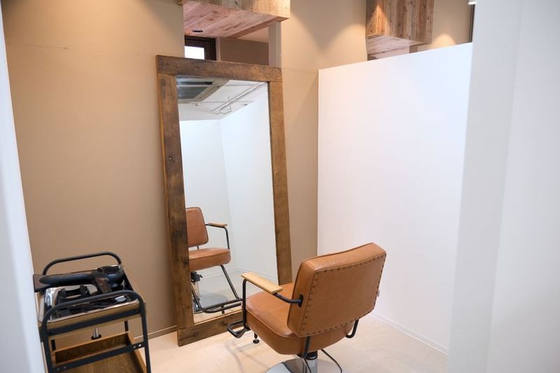 【横浜中区|半個室B/面貸しスタイリスト募集】◎1日6000円~ - ROOMY share salon