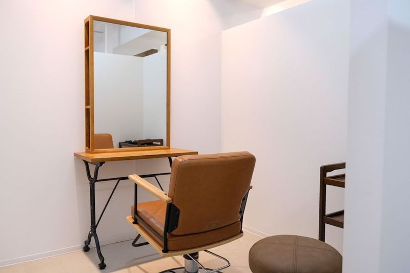 【横浜中区|半個室B/面貸しスタイリスト募集】◎1日6000円~ - ROOMY share salon