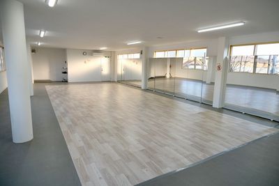 【studio NEW YORK ＠高岡】長さ10mを超える壁面にミラーを連続設置！さらにBOSEステレオを完備！！（グループ） - 【studio NEW YORK ＠高岡】
