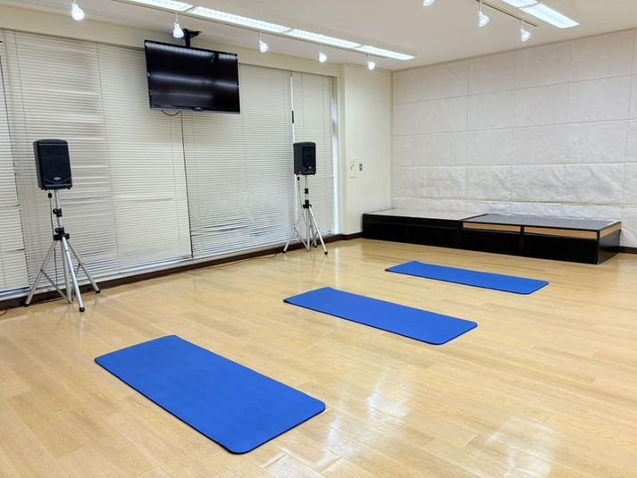 ヨガマットも使用可能です。 - 目黒Cloverスタジオ レンタルスペース目黒Aの室内の写真