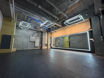 【下北沢1st】本格仕様！無機質×大型LEDのハイクオリティ撮影スタジオ⚡️ - BUZZ下北沢レンタルスタジオ 